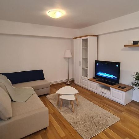 Vs Central Apartment Otopeni Ngoại thất bức ảnh
